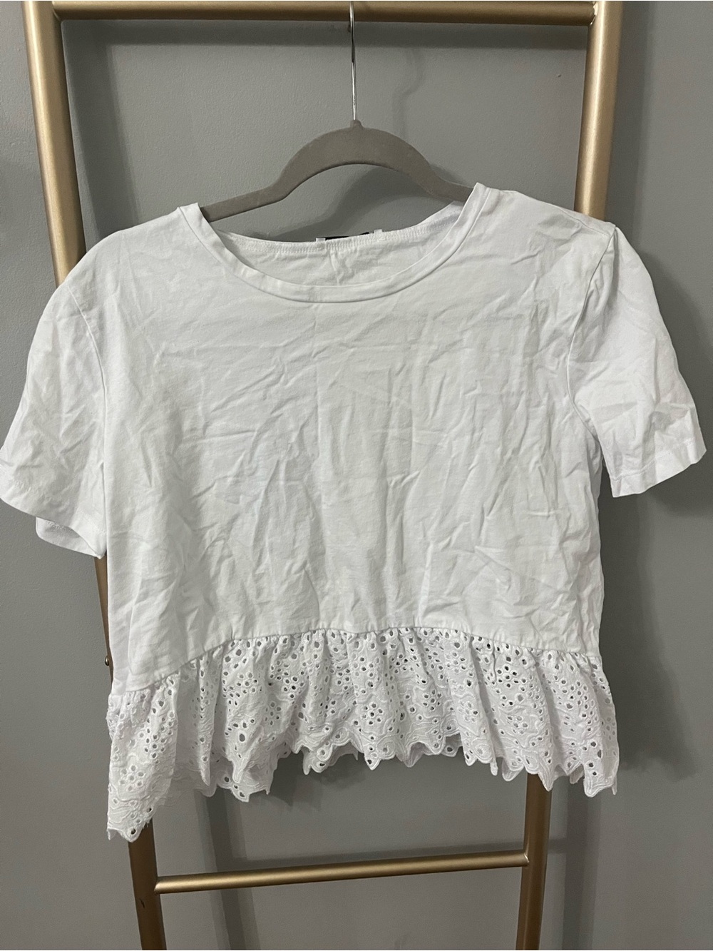 Zara White Eyelet Ruffle Hem T-Shirt | Size Large | Cotton Tee